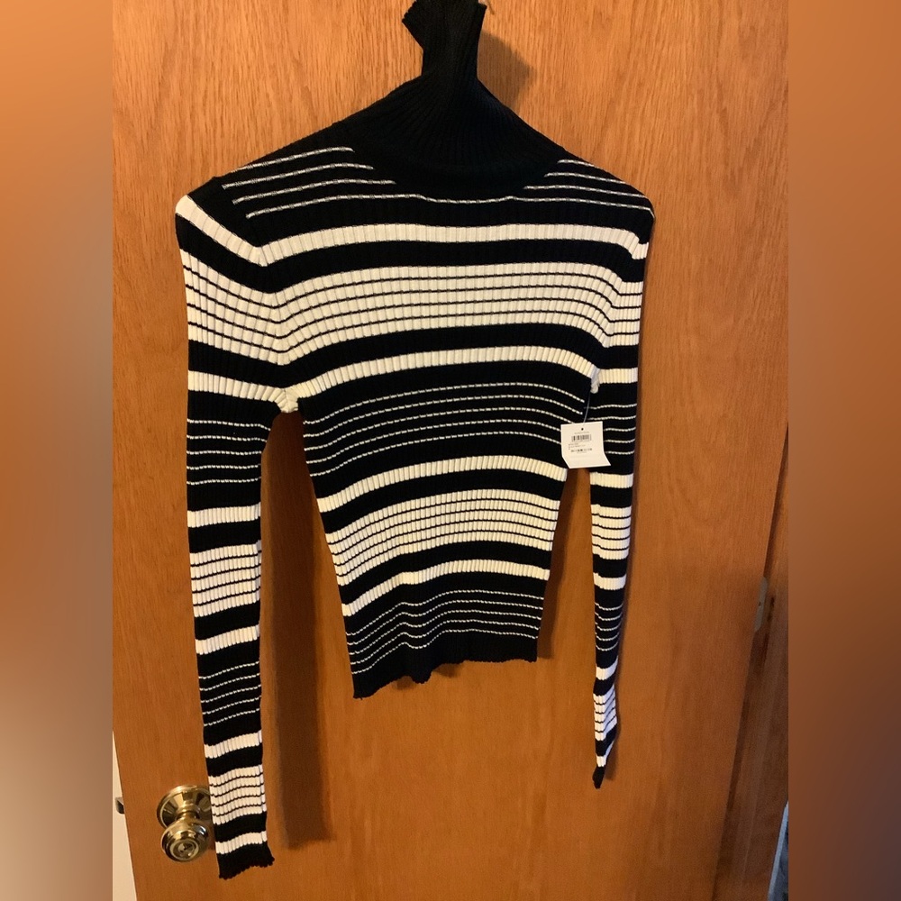 BP turtleneck sweater - size medium